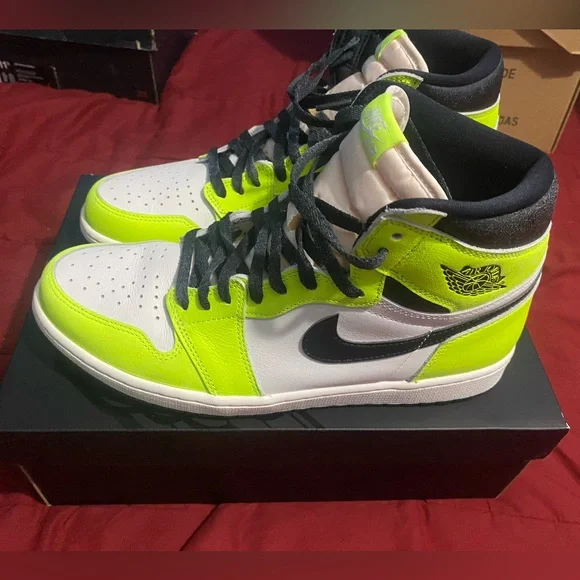 Jordan 1 mid volt - Picture 4 of 5